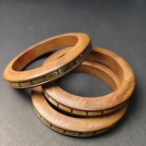 Lot de 2 bracelets en bois rainuré de haute qualité avec double incrustation de fil de laiton doré, bracelet en bois élégant à plusieurs niveaux, qualité de gros - Product Image 4