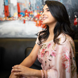 Sari en soie Tabby à motifs floraux, perles élégantes, travail à la main Katdana, style Bollywood, tenue de soirée, longueur au sol, charme classique, design moderne, rapide - Product Image 1