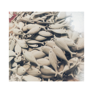 Décoration Unique Colorée Avec Tendance Chaude Sculpté 3D Poisson En Bois Suspendu Artisanat Décoratif Du Vietnam - Product Image 1