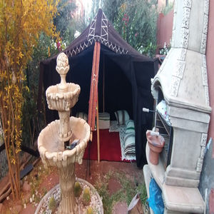 Tentes en poils de chèvre du Sahara, abris nomades traditionnels du désert, adaptés au climat, à la culture et à la vie durable en Afrique du Nord - Product Image 1