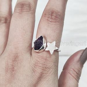 แหวนพลอยดิบธรรมชาติสำหรับผู้หญิง พลอยแอมะทิสต์ แหวนดาวประจำเดือนกุมภาพันธ์ แหวนเงินแท้ 925 - Product Image 2