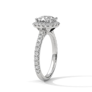 Anillo Solitario con Halo de Moissanita de Corte Cojín de 2.0ct y Banda Pavé en Plata de Ley 925 - Product Image 4