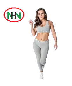 Conjunto de dos piezas para mujer con logo personalizado: Top corto deportivo con espalda hueca y estampado de verano, y pantalones de chándal acampanados de pierna ancha con corte en V para gimnasio, fitness y yoga. - Product Image 4