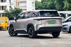 Sedán Eléctrico Usado 2025 de Emprendimiento Conjunto con Sistema de Conducción Inteligente, Chip de Computación de Alto Rendimiento, Transmisión Automática R18 - Product Image 5