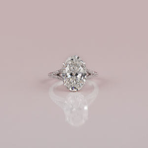 Anillo de compromiso de estilo clásico de oro macizo de 18K, ajuste de Halo oculto, corte ovalado acentuado, Diamante creado en laboratorio, certificado IGI - Product Image 1