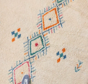 Tapis berbère marocain fait à la main rose clair tapis de laine crème avec motif diamant tribal coloré, bohème pour le salon - Product Image 3