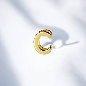 Breloques en argent 925 plaqué or chrétien avec initiale 'C' - Fabrication de colliers de bijoux en DIY - Breloques alphabet faites à la main en gros - Product Image 1