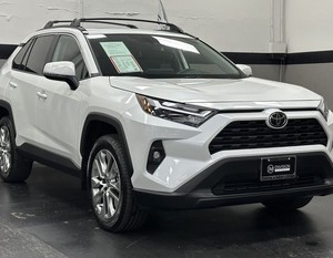 2024 toyota <span class=keywords><strong>r</strong></span> <span class=keywords><strong>v</strong></span> 4 xle פרימיום awd נקי בשימוש עם מושבי עור פנים כהה r19 צמיגים שמאל