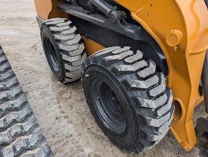 Chargeuse sur pneus CASE SV185B, chargeuse compacte à direction par déplacement, orange, équipement de construction industriel, neuf et d'occasion, livraison mondiale - Product Image 5