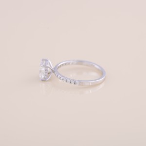 แหวนเพชรทรงปรินเซสคัท รับรองโดย IGI สำหรับงานหมั้นและงานแต่งงาน พร้อมวงแหวนประดับเพชรแบบ Pavé ทำจากทองคำขาว/โรสโกลด์/ทองคำเหลือง 14K - Product Image 3