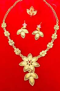 Ensemble de bijoux vintage plaqué or 24 carats Collier en cuivre 18 carats Boucles d'oreilles Motif fleur Zircon USA France Accessoire de mode Anniversaire - Product Image 6