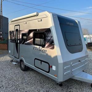 Caravane miniature Supertramp en aluminium pour 2 personnes, rouge, design moderne avec plancher en bois - Product Image 5