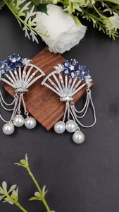 Elegantes pendientes de aleación de cobre para mujer con piedras de Zirconia cúbica brillantes, ligeros, hipoalergénicos, ideales para fiestas, Glam - Product Image 6