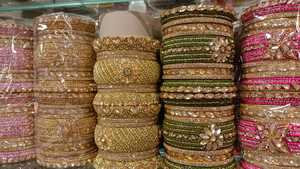 Bracelets Kundan à la mode Superbes beaux bracelets Latkan de travail en pierre pour les mariages et les vêtements de fête Magasinez maintenant - Product Image 2