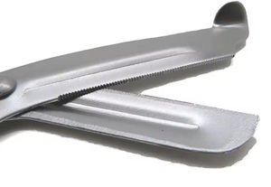 Ciseaux de traumatologie à bandage EMT à poignée bleue 5.5 cisailles médicales polyvalentes Instruments chirurgicaux - Product Image 4