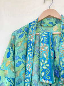 Kimono Sari en soie recyclée vintage bleu fait à la main Style indien vêtements de plage avec ceinture fabuleuse taille libre à séchage rapide pour toutes les saisons - Product Image 4