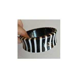 Brazalete de joyería de resina epoxi, forma redonda, estilo clásico, forma redonda, joyería de moda, brazalete de resina, último diseño para mujeres y niñas - Product Image 6