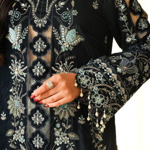 Vestido de terciopelo de lujo de diseño único hecho a mano bordado profesional fiesta o boda elegante vestido de terciopelo ropa de invierno nupcial - Product Image 5