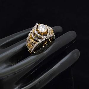 Anillo elegante moderno de la mejor calidad con acabado dorado para funciones y colección de ropa de boda para fiestas para mujeres y niñas para usar - Product Image 1