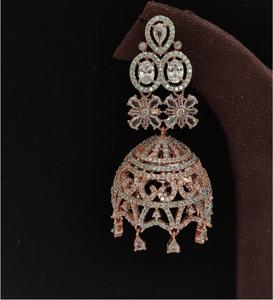 Boucles d'oreilles élégantes à la mode avec finition en argent avec zircon accessoires de mariage en pierre principalement en laiton pour les cadeaux - Product Image 2