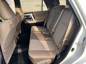 โตโยต้า ฟอร์จูนเนอร์ SR5 ปี 2010 มือสอง เครื่องยนต์เบนซิน/ไฟฟ้า เกียร์อัตโนมัติ/ธรรมดา เครื่องยนต์ 4 ลิตร ยาง 16 นิ้ว เบาะหนัง กล้องมองหลัง พวงมาลัยซ้าย - Product Image 5