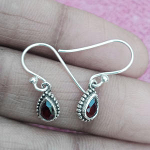 Cadeaux pour femmes Filles Boucles d'oreilles en forme de poire en grenat Boucles d'oreilles en gros Bijoux en argent sterling 925 Boucles d'oreilles fines faites à la main - Product Image 1