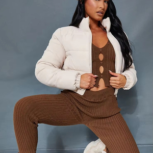 Chaquetas acolchadas de poliéster impermeables para mujer de alta calidad 2025 Diseño personalizado con Abrigo con capucha Servicio OEM de Pakistán - Product Image 1