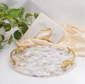 Plateau de lit de petit déjeuner fait à la main de luxe Design de plateau de service en nacre rustique avec poignée en métal pour le service des aliments - Product Image 1