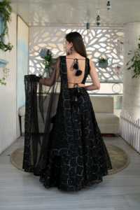 Elegante lehenga negra para revendedores de Ropa Étnica, disponible a granel en calidad superior y precio al por mayor barato. - Product Image 4