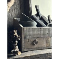 Gruttersbak Driftwood Wood Multifonction 2 tiroirs de rangement de bureau finition vintage pour la maison, le bureau et les restaurants