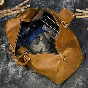 Bolsa de cuero unisex Estilo Vintage para fin de semana con cierre de cremallera personalizado para viajes de negocios o uso personal - Product Image 6