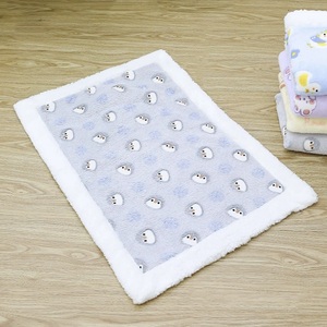 Manta Redonda para Mascotas de Franela y Poliéster con Dibujos Animados, Súper Suave, Lavable a Máquina, para Todas las Estaciones - Product Image 2