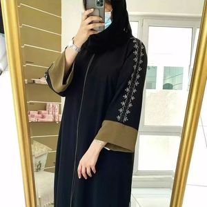 Dubai último Abaya precios al por mayor impresionante trabajo de bordado largo Abaya diseños Material transpirable - Product Image 2