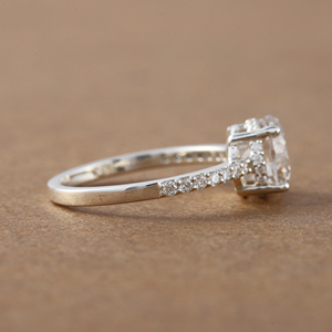 Elegante anillo de compromiso personalizado de lujo 14KT chapado en oro blanco sólido Trendy Lab Grown Diamond Pave Stone Setting IGI Certified - Product Image 3