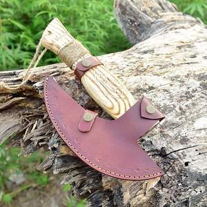 Vente en gros personnalisé nouveauté coupe-hache à pizza à la main forgé à la main lame en acier à haute teneur en carbone avec gaine en cuir pur gravure - Product Image 6