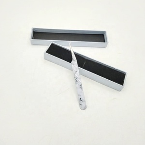 Pince à cils professionnelle de qualité supérieure avec logo personnalisé et imprimé en marbre Antibactérien durable à 45 degrés en acier inoxydable - Product Image 4