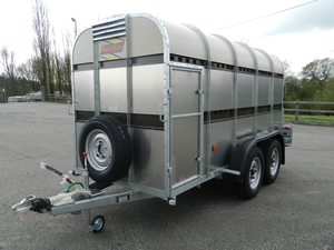 Remolque de Aluminio para Ganado y Caballos con Rampa, Capacidad 12' X 5', para Vehículos 4x4 y Más Grandes - Product Image 4