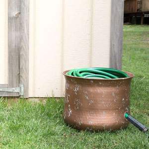 Pots Hauz en céramique avec finition en fer |   Bols d'eau décoratifs faits à la main pour jardin extérieur - Product Image 1