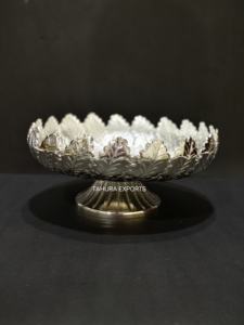 Fournisseurs en gros de bol de service en chocolat en argent avec jambes décor de table moderne bol à dessert de service alimentaire par Tahura Exports - Product Image 3