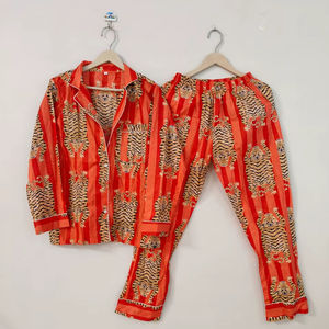 Conjunto de Pijama de Verano para Mujer, Estampado de Tigre y Floral, Cuello en V, Manga Larga, 100% Algodón, Elegante e Informal - Product Image 1