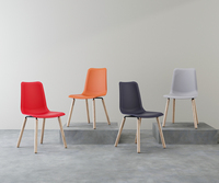Chaise de bureau ergonomique OMNI avec dossier moyen, structure en acier, matériau PP ignifuge UL94 V-2, design moderne pour la maison et le bureau