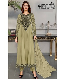 เย็บชุดเดรสแบบชาวปากีสถานที่สุภาพในการออกแบบบูติกด้วยฮิญาบชาราและสวยงาม - Product Image 1