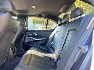 Magnifique BMW Série 330i xDrive AWD 2023 Grise, Conduite à Gauche, Occasion, Toit Ouvrant, Démarrage à Distance, Sièges en Cuir, Jantes en Alliage - Product Image 6