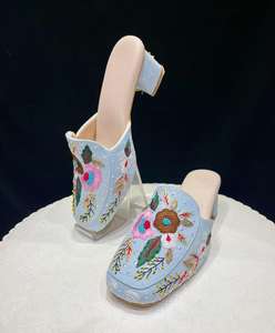 Producto Premium Calzado de mujer de estilo tradicional hecho a mano para ropa de fiesta de boda Disponible al por mayor - Product Image 4
