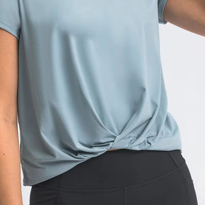 T-shirt de yoga unisexe respirant à col rond avec logo brodé, coupe classique, tissu doux pour l'entraînement estival et commandes OEM - Product Image 2