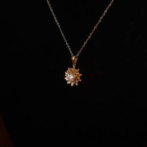 จี้เพชรทรงดอกไม้แบบเจียระไนทรงกลม เพชรเลี้ยงในห้องปฏิบัติการ ทอง 14k ดีไซน์ใหม่ทันสมัยสำหรับผู้หญิง - Product Image 3