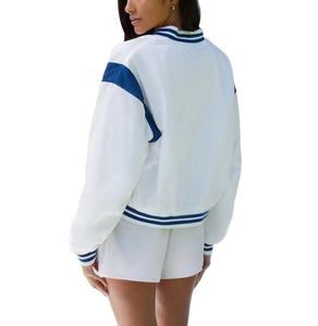 Chaqueta de bombardero de satén en blanco personalizada para mujer, venta al por mayor, chaqueta de béisbol abotonada transpirable reversible de satén universitario personalizada para mujer - Product Image 2