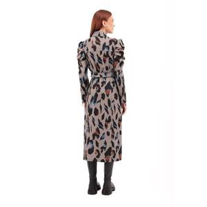 Trench-coat noir tendance pour femme avec motif détaillé sur les manches, coupe-vent et respirant en denim - Product Image 4