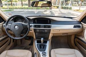 BMW 328i Sports Wagon 2009 d'occasion en bon état, sans réserve, 71 200 miles, 2 propriétaires, moteur 6 cylindres, provenance occidentale, non modifiée - Product Image 4