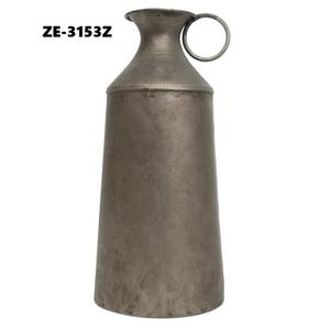 Vase à fleurs en métal artisanal de luxe, tendance mondiale, stylistes d'intérieur, texture métallique dorée, grand vase, accent de luxe pour la maison, vase à fleurs - Product Image 1